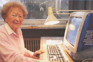 Computer_Oma old woman